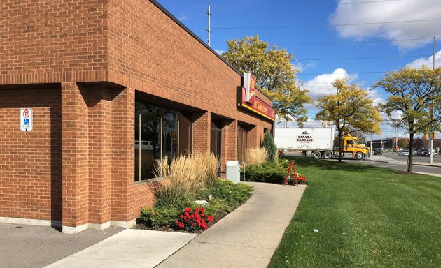 Photo of CIBC Branch with ATM