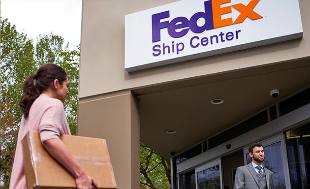 Photo of FedEx Express (Send Documents / Parcels / Courier)