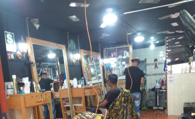 Foto de La Calle Barber Shop by N.C