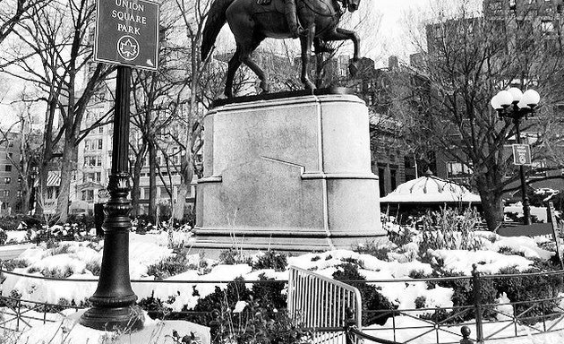 Photo of George Washington Statue