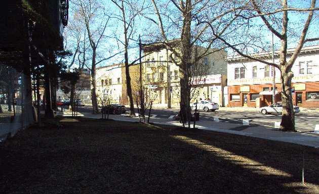 Photo of Williamsbridge Square