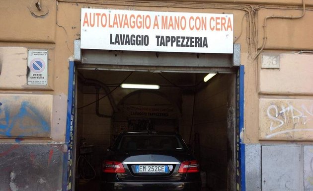 foto Autolavaggio Con Cera lavaggio tappezzeria