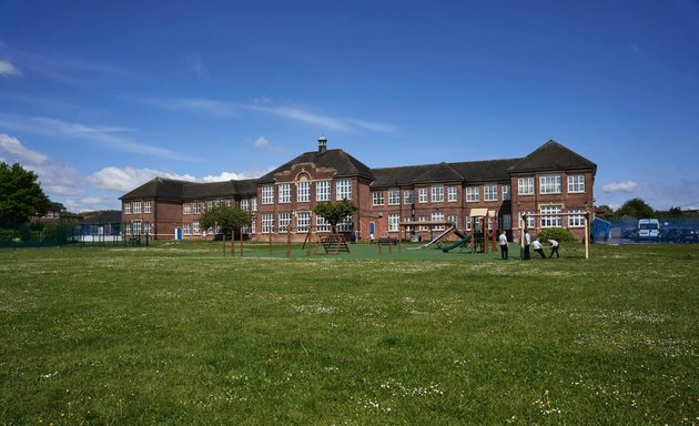 Photo of New Rush Hall School