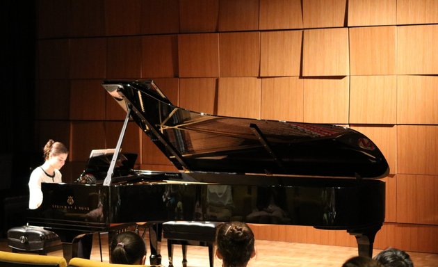 Photo of Yoon Lee, pianist