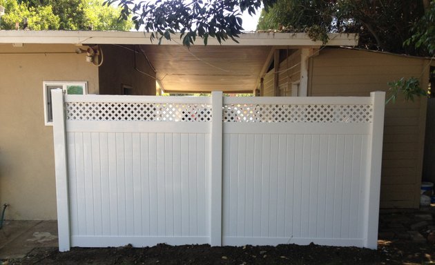 Photo of Lifetime Vinyl Fence