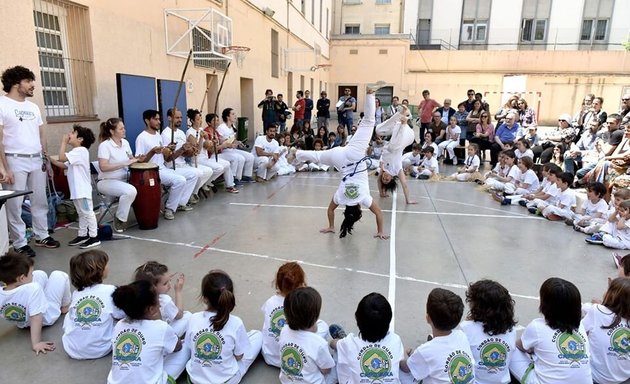 Foto de Capoeira Besouro Preto - Cordão de Ouro Barcelona - Instructora Estel