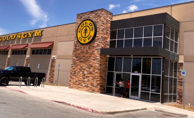 Photo of Gold's Gym San Antonio Legacy Trails