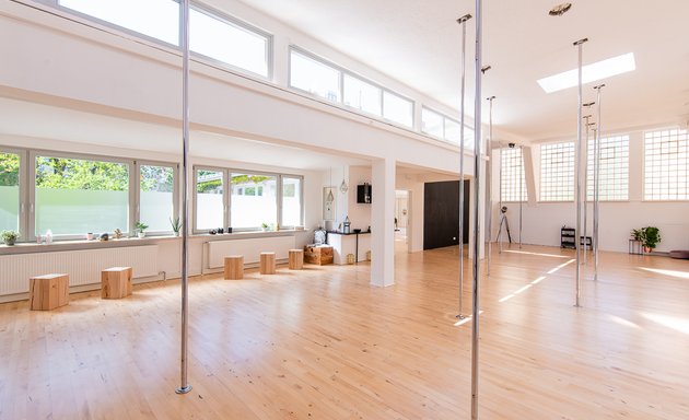 Foto von Vertical Ballerina - Poledance Studio München