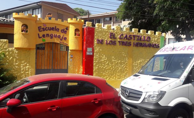 Foto de Escuela De Lenguaje El Castillo De Los Tres Hermanos.