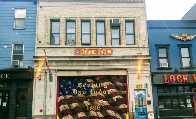 Photo of FDNY Engine 242