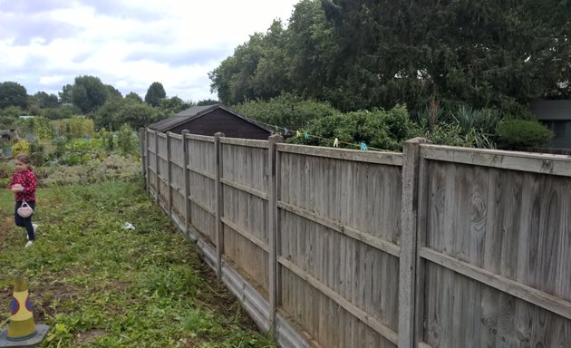 Photo of Friern Barnet Central Allotments Trading Hut