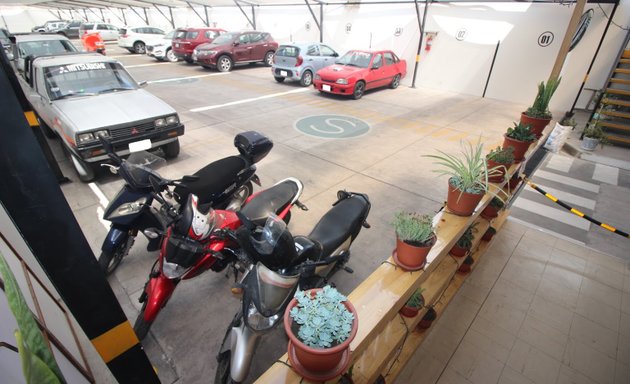 Foto de Playa de Estacionamiento LA MERCED Parqueo vehicular