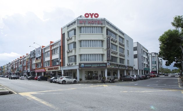 Photo of OYO 89966 Green World Hotel @ Seri Putra