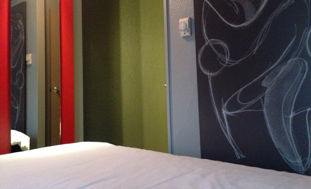 Photo de Hôtel ibis Lyon Gerland Rue Merieux