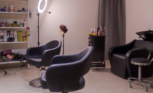 Photo of Curl Up and Dye Hair Studio