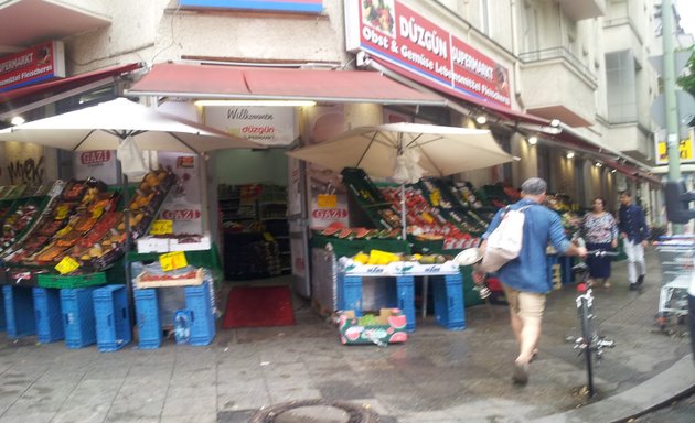 Foto von Düzgün Supermarkt