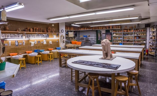 Foto de Escuela de Cerámica Forma - Torno Alfarero