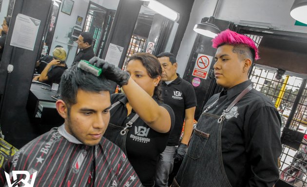 Foto de ESCUELA DE BARBERÍA - BLACK & WHITE Academy "SEDE JESÚS MARÍA"