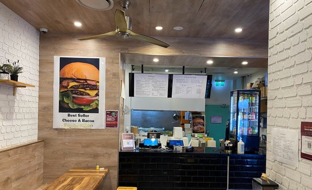 Photo of Jee’s Burger & Chicken