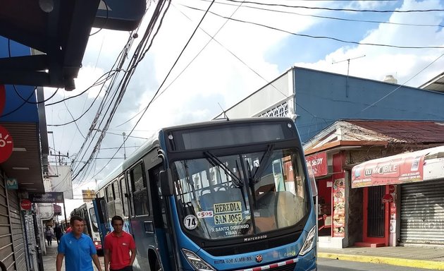 Foto de Parada De Buses Heredia- San José Por Tibás