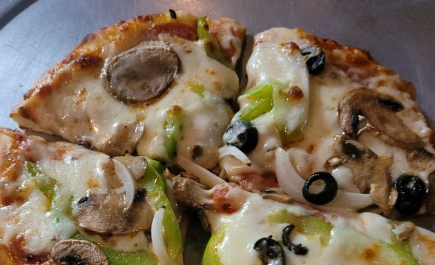 Photo of Raffallos pizza