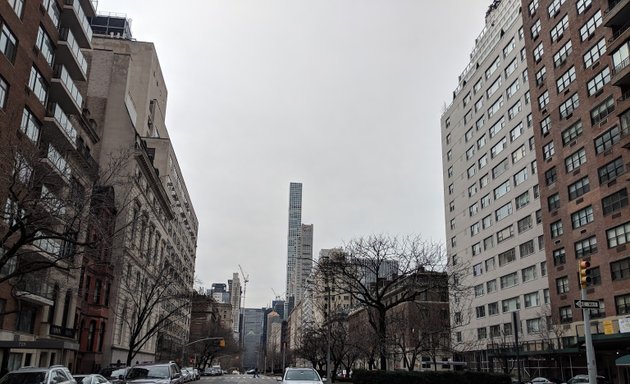 Photo of 725 Park Avenue