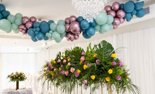 Photo of Puff and blooms balloons