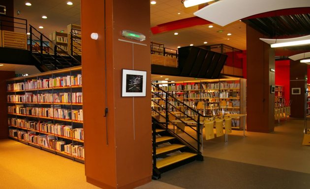 Photo de Bibliothèque universitaire Marie-Hélène Lafon (Gergovia)