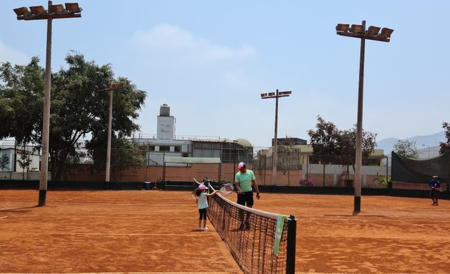 Foto de Cancha de tennis. Urb.El Sol De La Molina III Etapa