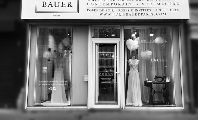 Photo de Julie Bauer Paris : Créatrice de robe de mariée contemporaine sur-mesure Paris