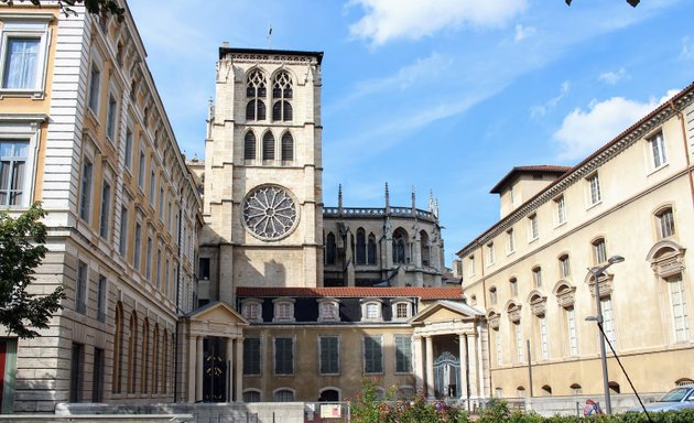 Photo de Bibliothèque du 5e - Palais Saint-Jean