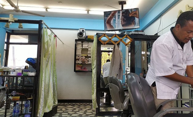 Photo of Dere's Barber Shop