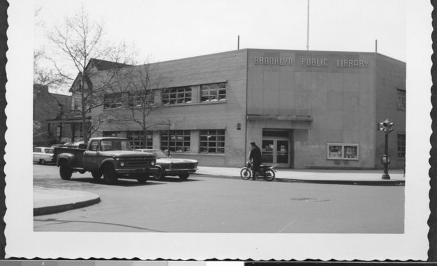 Photo of Mapleton Library