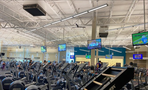 Photo of Gold's Gym San Antonio Legacy Trails