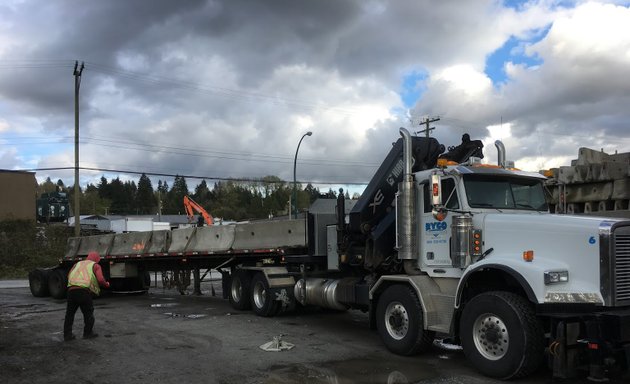 Photo of Ryco truck and crane