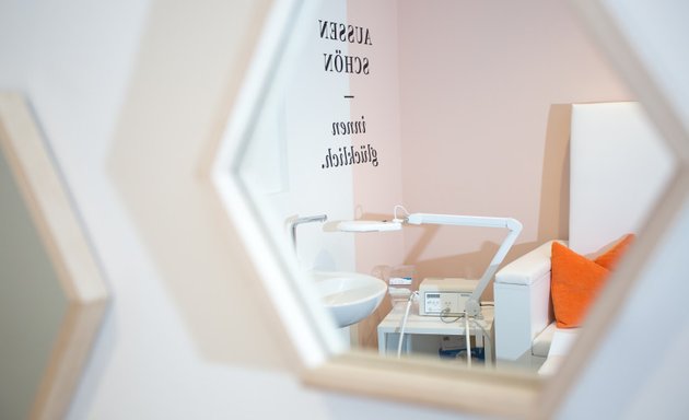 Foto von Senzera - Dauerhafte Haarentfernung, Waxing & Sugaring in München Türkenstraße