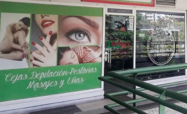 Foto de Cejas Factory Shopping Center