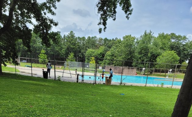 Photo of Mozley Park Outdoor Swimming Pool - Powell Pool