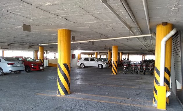 Foto de Estacionamiento Privado Edificio Santos
