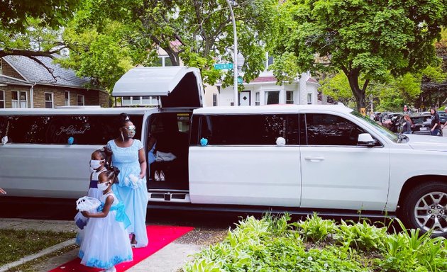 Photo of Deluxe Chicago Limo