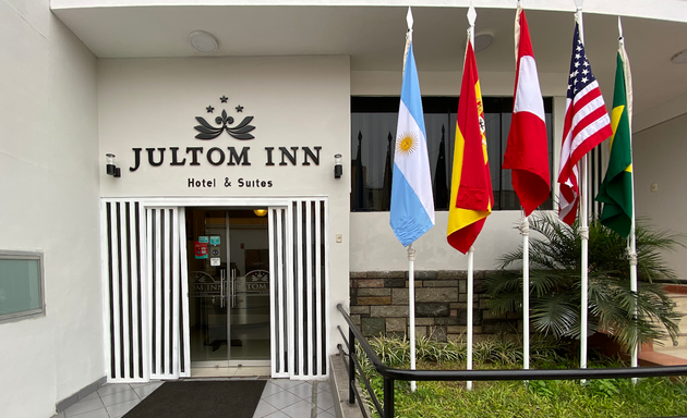 Foto de Jultom Inn Hotel & Suites