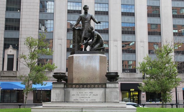 Photo of Lincoln Statue