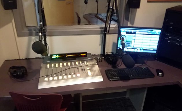 Photo of WBDG-FM Indy's Giant 90.9 FM