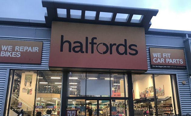 Photo of Halfords - Aintree