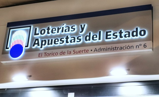 Foto de El torico de la suerte.Administración de lotería N.6 Pamplona.