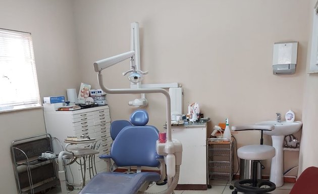 Photo of Dr S Perlow Dental Surgeon