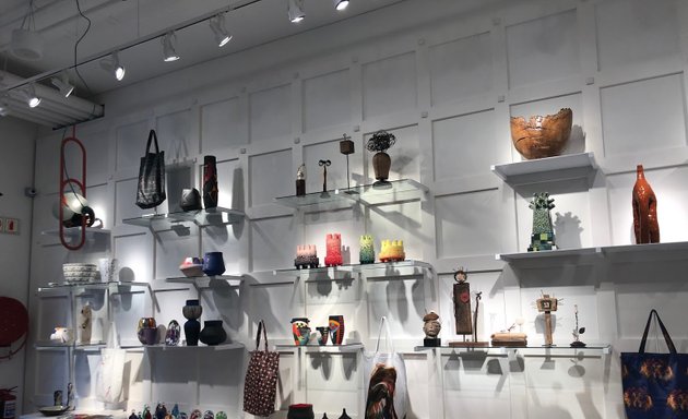 Photo of Southern Guild Collectible Design Gallery