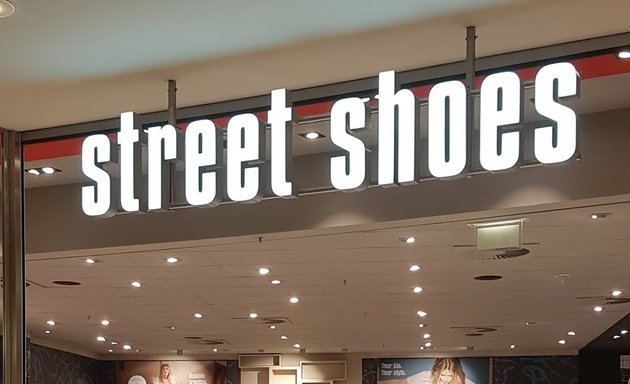 Foto von street shoes
