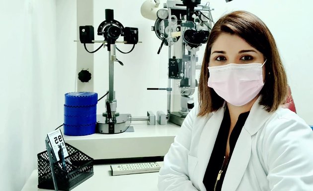 Foto de Dra Marcela de León - Oftalmóloga en Panamá - Especialista Glaucoma