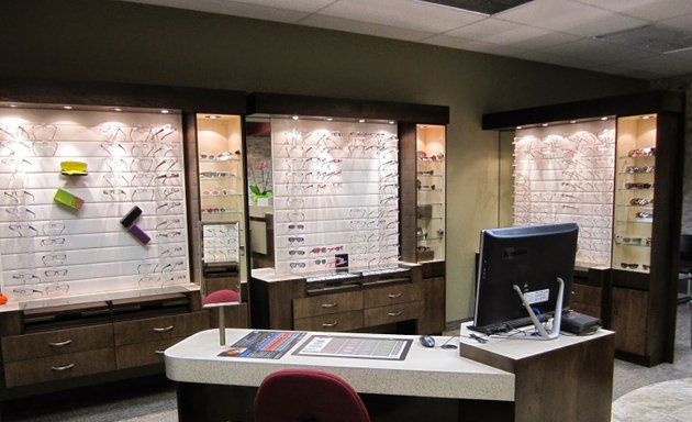 Photo of Dr. Allyson Tang Optometrist